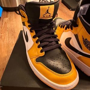 Air Jordan 1 Mid Reverse Yellow Toe Sneakers!!!